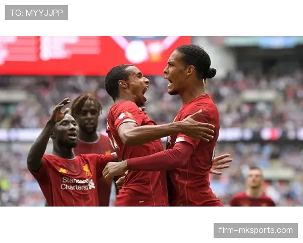 范戴克与贝肯鲍尔：跨越时代的防线领袖，谁更胜一筹？