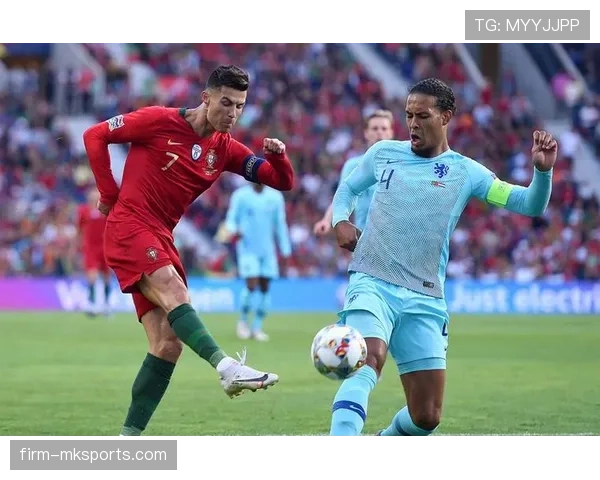 范戴克荣获金球奖亚军,彰显防守球员的价值与影响力 范戴克荣获金球奖亚军,彰显防守球员的价值与影响力