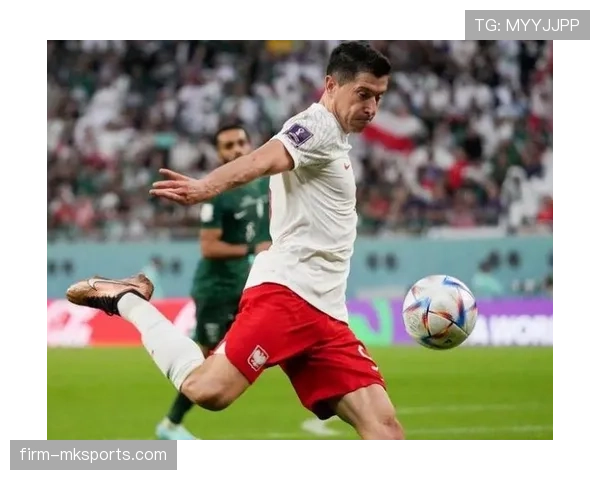 莱万多夫斯基远射进球集锦 莱万多夫斯基远射进球集锦