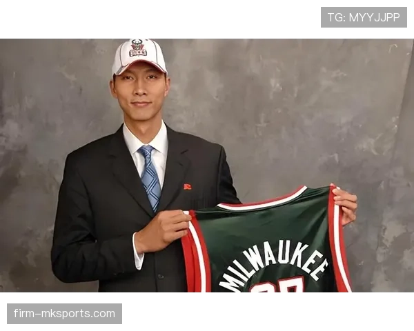 刷到易建联穿拖鞋开着那辆百万跑车回家，邻居评论区直接炸锅