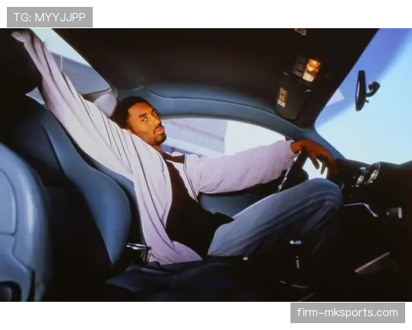 科比凌晨四点的豪宅车库，停着七辆超跑却只喝蛋白粉兑水